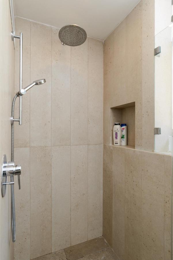 Adorable 2 Bedrooms W Bomb Shelter Next To The Apartment